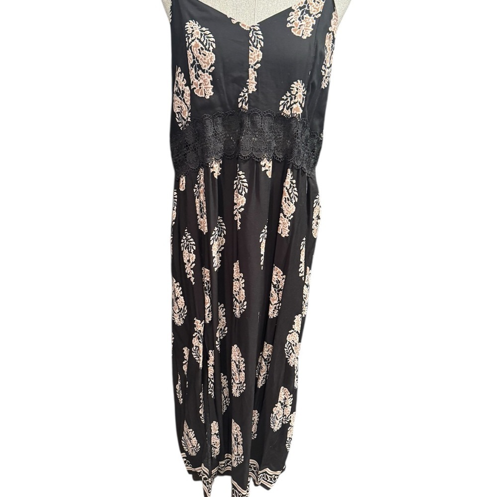 3/$15 🤗 SheIn curve Floral Black Dress w lacy waist. Perfect for beach! Side zip